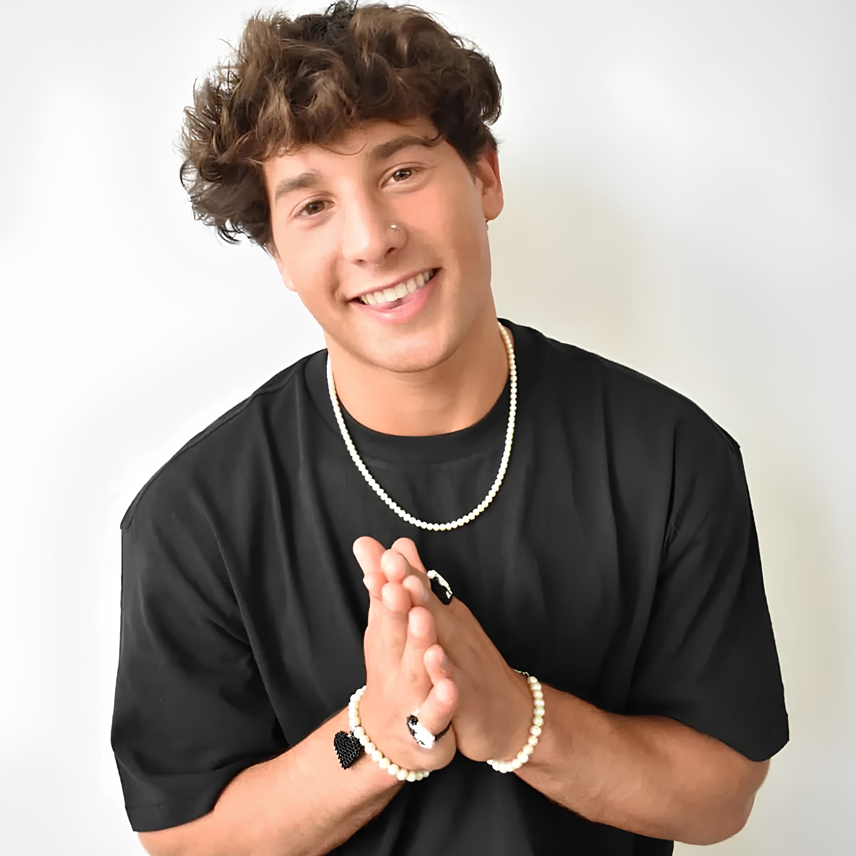 Classic Pearl Necklace